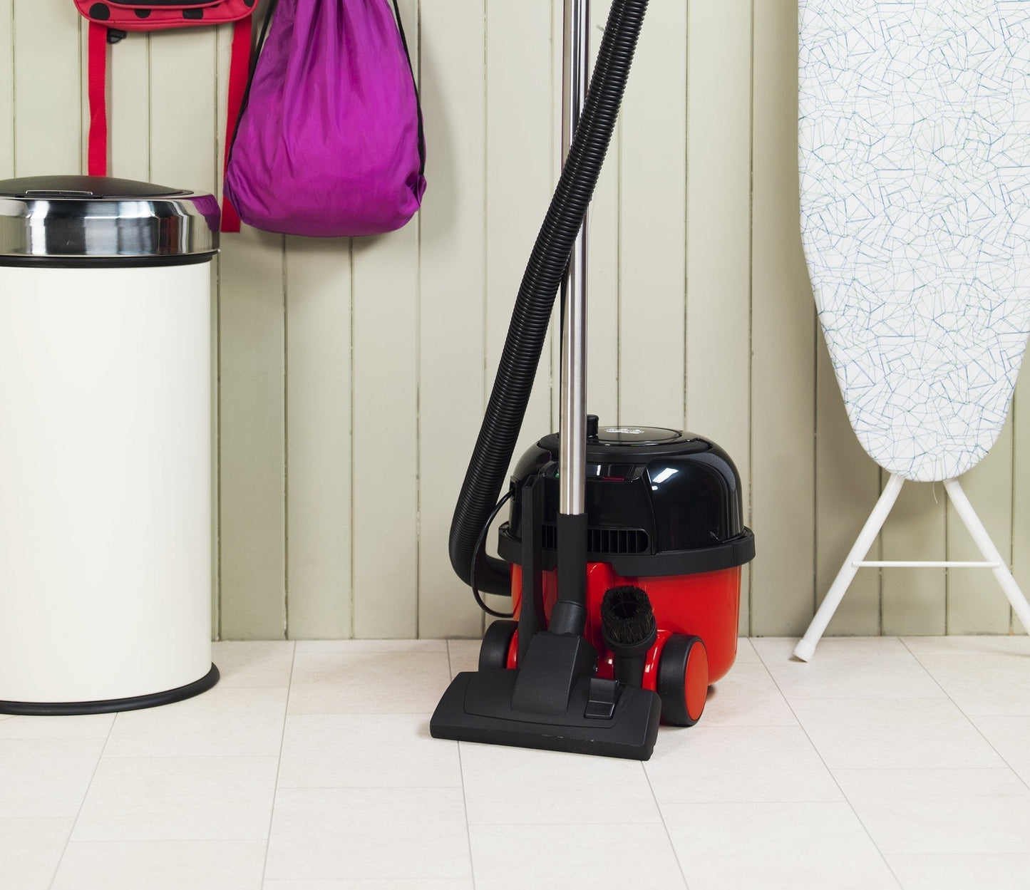 Henry  Bagged Cylinder Vacuum